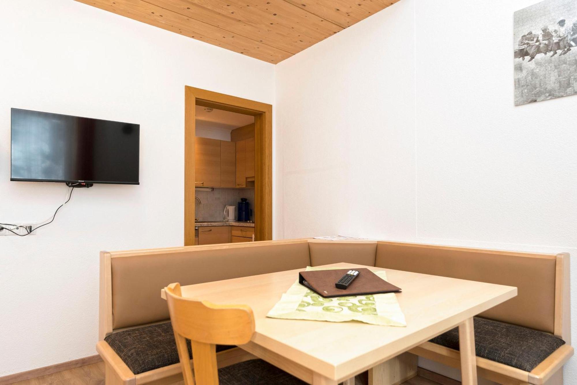 Hotel Garni Siegele - Inklusive Silvretta-Card Premium Ишгль Экстерьер фото