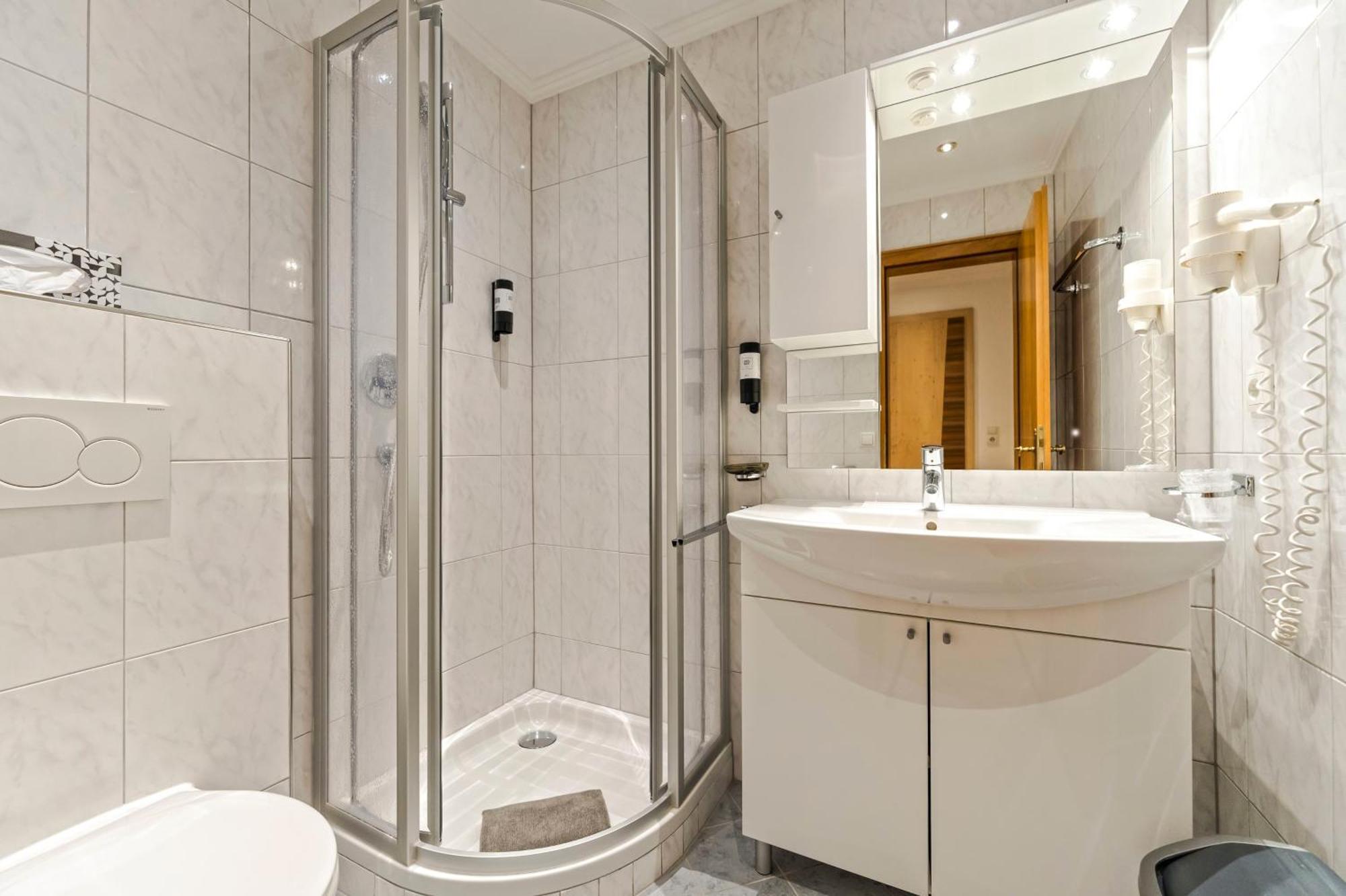 Hotel Garni Siegele - Inklusive Silvretta-Card Premium Ишгль Номер фото