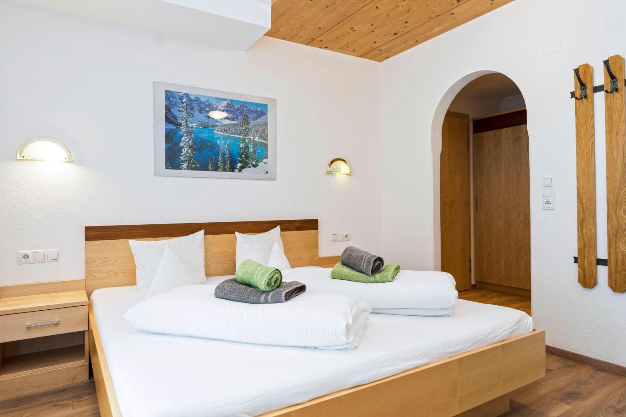 Hotel Garni Siegele - Inklusive Silvretta-Card Premium Ишгль Экстерьер фото