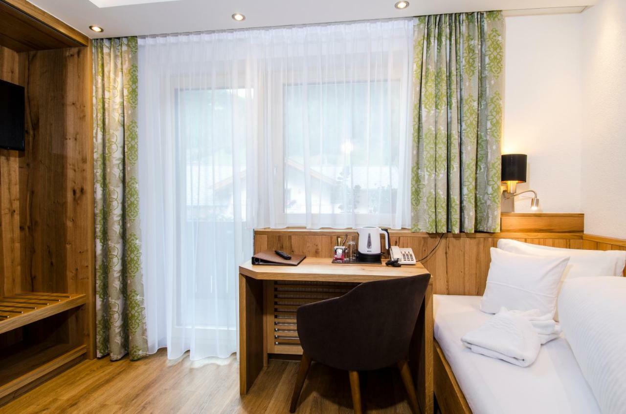 Hotel Garni Siegele - Inklusive Silvretta-Card Premium Ишгль Экстерьер фото
