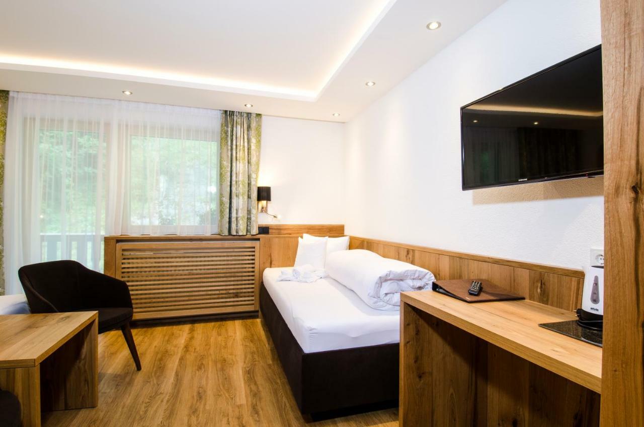 Hotel Garni Siegele - Inklusive Silvretta-Card Premium Ишгль Экстерьер фото