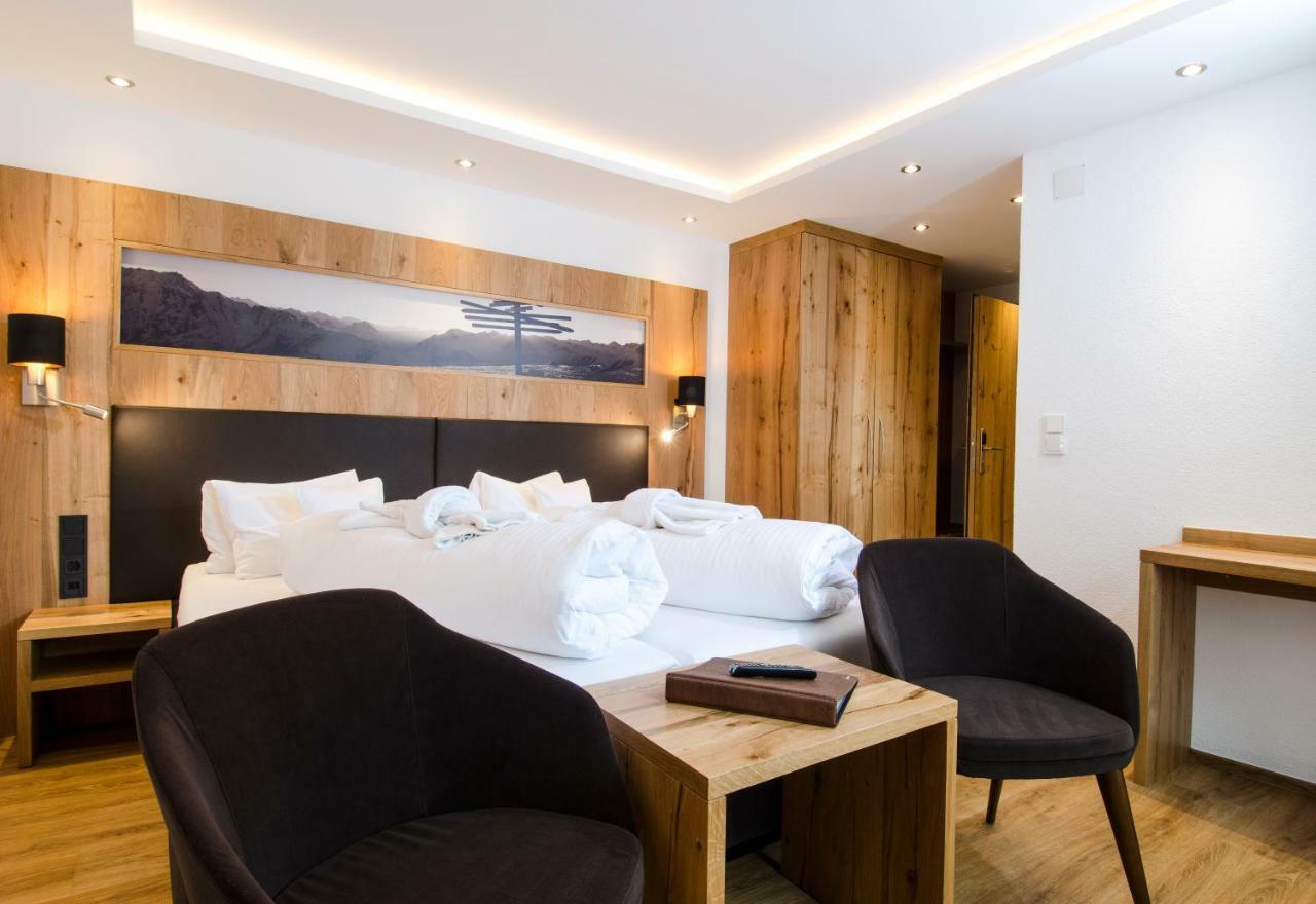 Hotel Garni Siegele - Inklusive Silvretta-Card Premium Ишгль Экстерьер фото