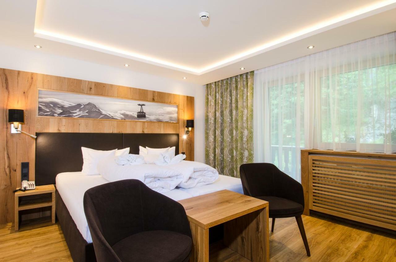 Hotel Garni Siegele - Inklusive Silvretta-Card Premium Ишгль Экстерьер фото