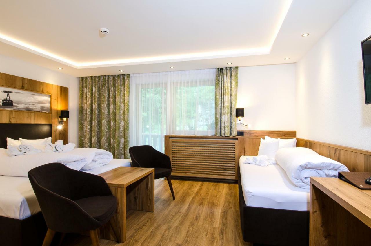 Hotel Garni Siegele - Inklusive Silvretta-Card Premium Ишгль Экстерьер фото
